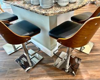 4 swivel wood/chrome bar stools
