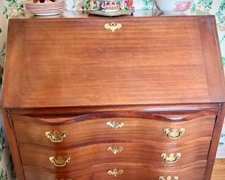 Slant-front desk/secretary with 4 drawers