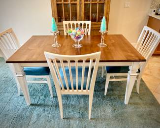Ethan Allen dining table WITHOUT the leaf and 4 chairs - like-new condition