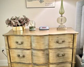 Ethan Allen pair of night stands - like new condition