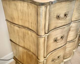 Ethan Allen pair of night stands - like new condition