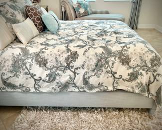 Ethan Allen headboard and bedframe - like new condition