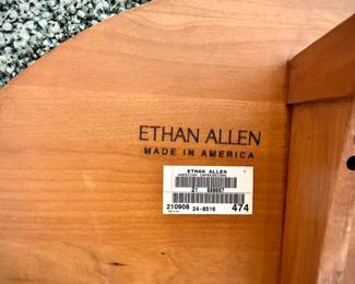 Ethan Allen round end table w/ shelf - like new condition