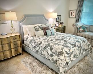 Ethan Allen bedroom suite - like new condition
