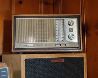Vintage Magnavox Table Radio