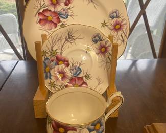 Royal Albert - Flower of the Month Hampton style series