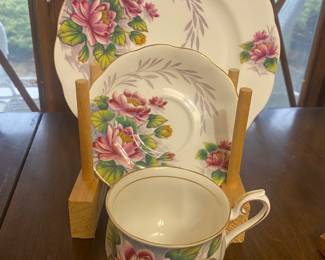 Royal Albert - Flower of the Month Hampton style series
