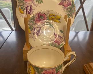 Royal Albert - Flower of the Month Hampton style series
