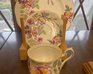 Royal Albert - Flower of the Month Hampton style series