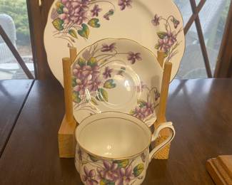 Royal Albert - Flower of the Month Hampton style series