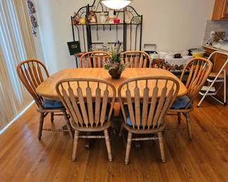 Vintage Table with extra leaves (stored in table)