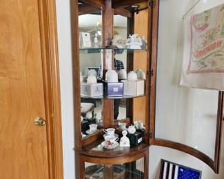Pulaski Corner Curio Cabinet