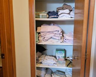 Linens / Sheets / Blankets / Etc