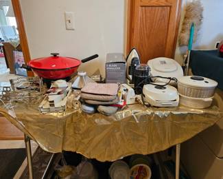 Kitchen Appliances / Cookware / Etc