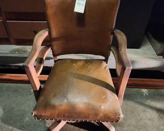 JPAS9071 VTG Brown Leather Office Chair with Bullet Points
