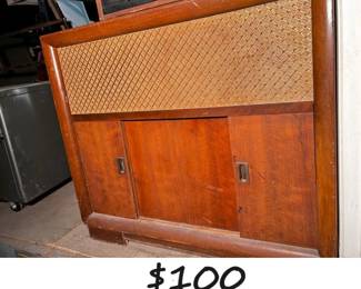 JPAS5003 Vintage Radio and Phonograph Majestic circa 1950 Mid Century Untested