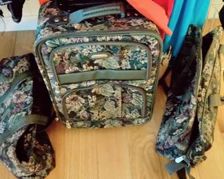 NICE SET OF TAPESTRY LUGGAGE 