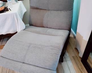 GRAY CLOTH RECLINER