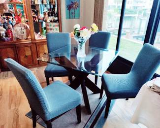 THE PERFECT SMALL DINING SET