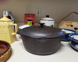 Cast iron dutch oven