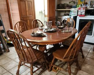 Cochrane Furniture Table with 6 chairs