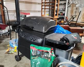 CharBroil Grill looks like brand new