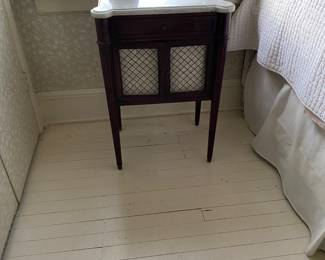 Marble Top table Mint