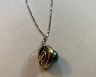 14 k Gold South Sea 10 MM Black Pearl Pendent Set With Diamonds