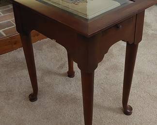 Display side table