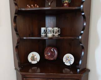 Corner cabinet 