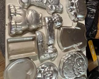 Wow look at the cake pans