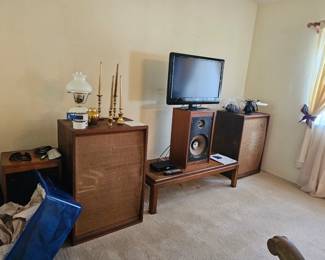 Speakers is not for sale the owner decided to keep it.