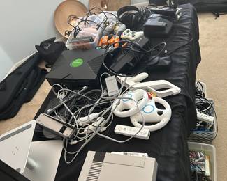 Nintendo, Wii controllers, Xbox, controllers, speakers, Wii, Kinect