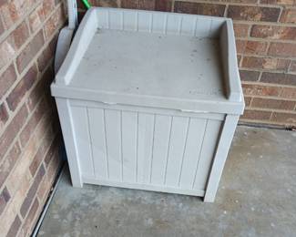 Small deck storage box