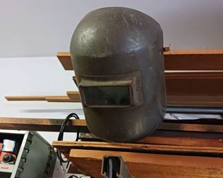 Welding helmet