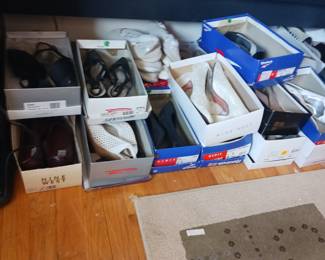 Women's shoes dress shoes size 8 some never worn