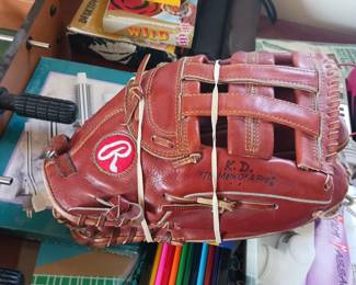 Rawlings right handed baseball glove