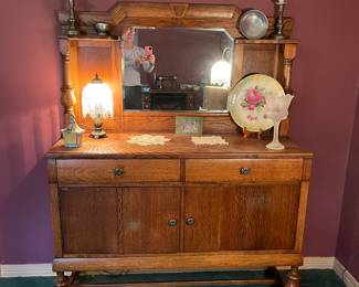Oak side board.  Excellent condition.