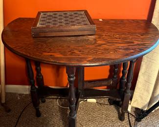Gate leg table 