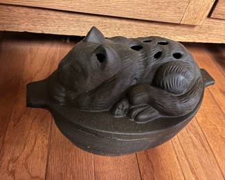 Cast iron cat pot. 