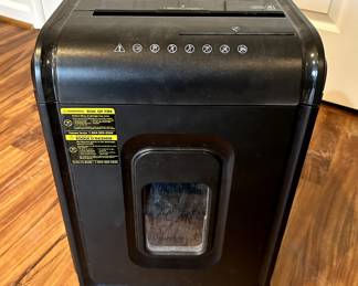 Amazon basics paper shredder