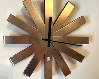 Umbra rose gold clock