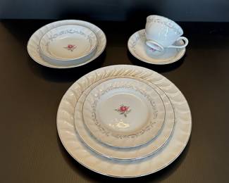 Royal Swirl 10 piece set however missing 4 large bowls