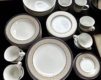 Mikasa Y0402 Delacourt 8 serving set and serving pieces