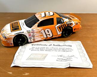 Mike Skinner Revell Nascar #19 Yellow Freight 1999 Monte Carlo