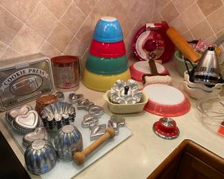 Vintage Pyrex Primary Colors Mixing Bowls, Pyrex Flamingo Pink Pie Plates (3), Vintage Aluminum Jello Cups