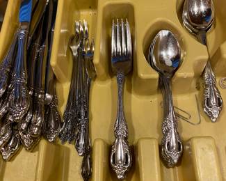 Oneida Stainless Flatware, 8 Piece Place Setting ( 2  Sets), Plus Service