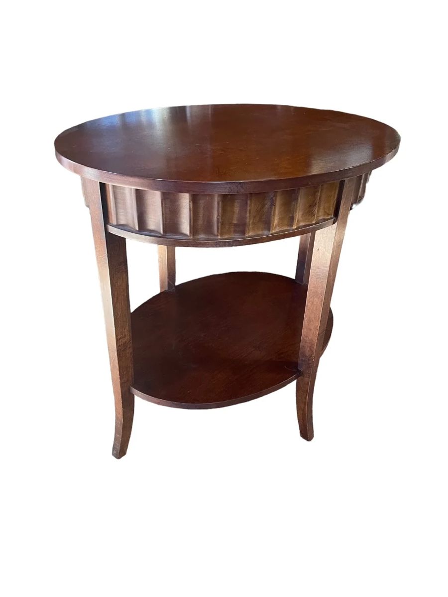 $250 USD 2 Shelf Fluted Wood Oval Pedestal End Table MD219-1 Description: Introducing the 2 Shelf Wood Oval Pedestal End Table, the perfect addition to any living space. With two shelves for storage and an elegant oval pedestal design, this table is both functional and stylish. Crafted from high-quality wood, it is durable and long-lasting. Complete your room with this must-have piece today.
Dimensions: 32 x 25 x 29"H
Condition: Good Condition
Local pick up Bethesda, MD. Contact us for shipper suggestions. https://goodbyhello.com/products/wood-oval-end-table-d219-1?_pos=24&_sid=c42f9c946&_ss=r