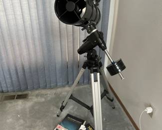 Celestron Reflecting Telescope on Mount + Vixen Eyepiece LV 10mm
