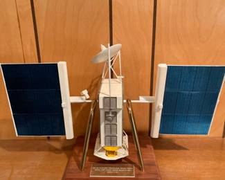 Solar Electric Propulsion Spacecraft Contractor Model w Original Case